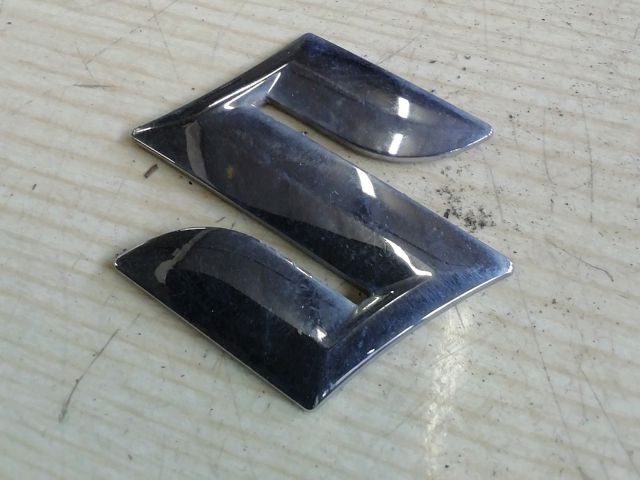 bontott SUZUKI SWIFT III Első Embléma