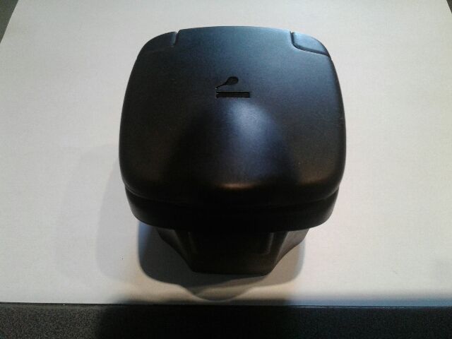 bontott SUZUKI SWIFT III Első Hamutartó