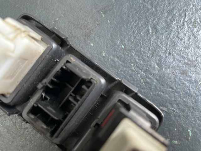 bontott SUZUKI SWIFT III Első Ködfényszóró Kapcsoló