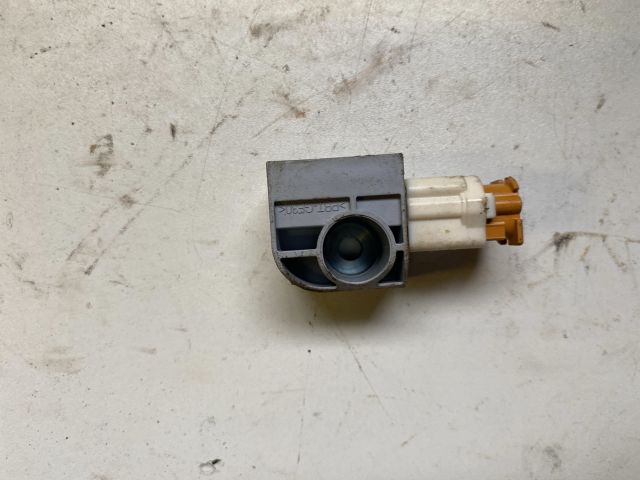 bontott SUZUKI SWIFT III Első Középső Ütközés Érzékelő (Homlokfalon)