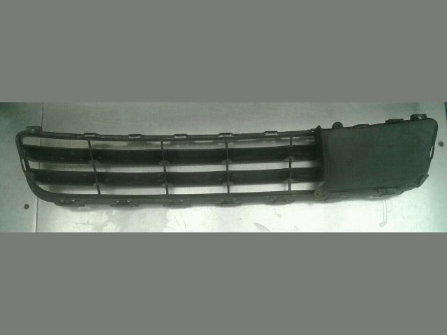 bontott SUZUKI SWIFT III Első Lökhárító Alsó Középső Díszrács