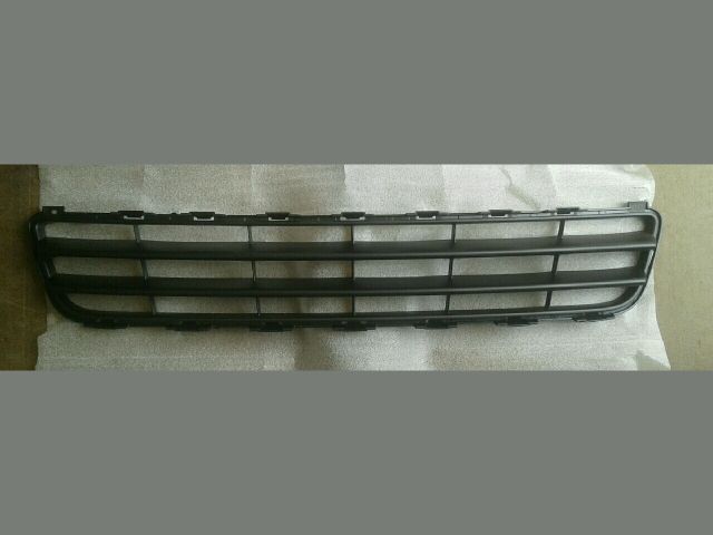 bontott SUZUKI SWIFT III Első Lökhárító Alsó Középső Díszrács