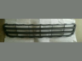 bontott SUZUKI SWIFT III Első Lökhárító Alsó Középső Díszrács