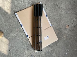 bontott SUZUKI SWIFT III Első Lökhárító Alsó Középső Díszrács