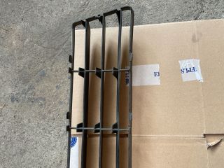 bontott SUZUKI SWIFT III Első Lökhárító Alsó Középső Díszrács