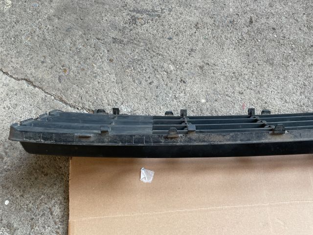 bontott SUZUKI SWIFT III Első Lökhárító Alsó Középső Díszrács