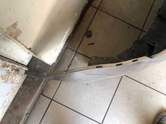 bontott SUZUKI SWIFT III Első Lökhárító (Részeivel)