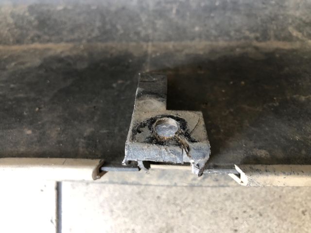 bontott SUZUKI SWIFT III Első Lökhárító (Részeivel)