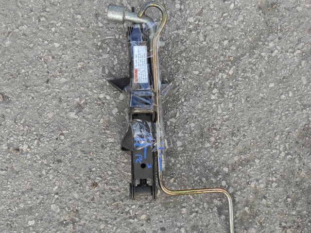 bontott SUZUKI SWIFT III Emelő