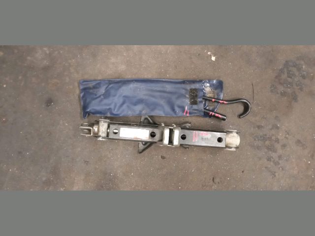 bontott SUZUKI SWIFT III Emelő