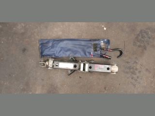 bontott SUZUKI SWIFT III Emelő