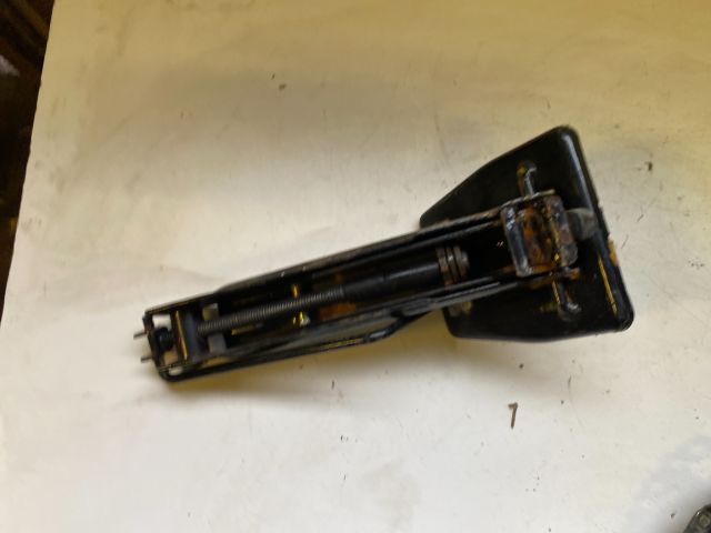 bontott SUZUKI SWIFT III Emelő