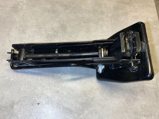 bontott SUZUKI SWIFT III Emelő