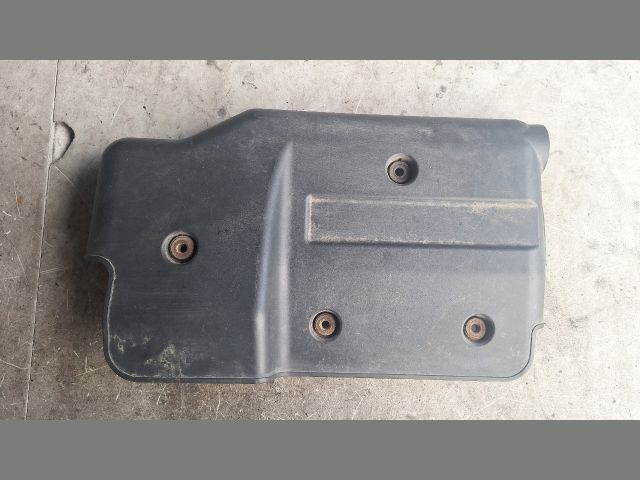 bontott SUZUKI SWIFT III Felső Hűtőburkolat