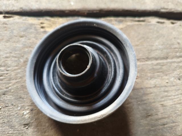 bontott SUZUKI SWIFT III Fényszóró Lámpabúra Fedél