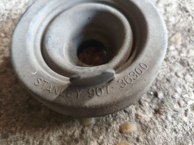 bontott SUZUKI SWIFT III Fényszóró Lámpabúra Fedél