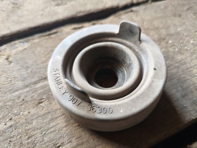 bontott SUZUKI SWIFT III Fényszóró Lámpabúra Fedél