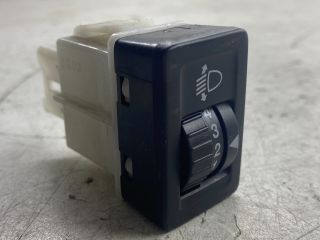 bontott SUZUKI SWIFT III Fényszórómagasság Állító Kapcsoló