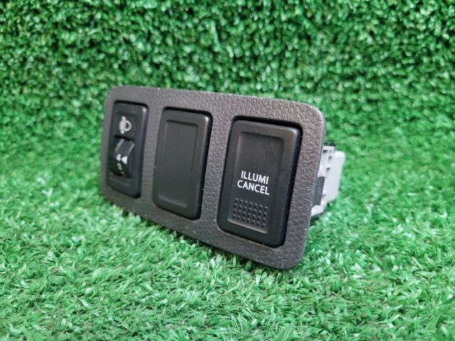 bontott SUZUKI SWIFT III Fényszórómagasság Állító Kapcsoló