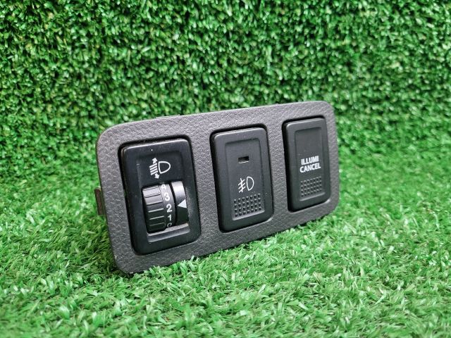 bontott SUZUKI SWIFT III Fényszórómagasság Állító Kapcsoló