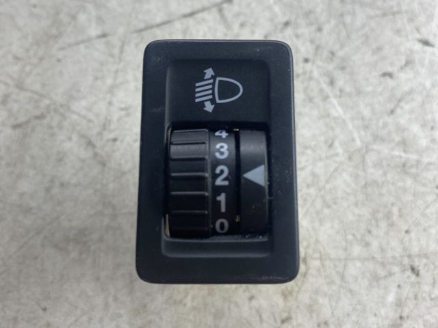 bontott SUZUKI SWIFT III Fényszórómagasság Állító Kapcsoló