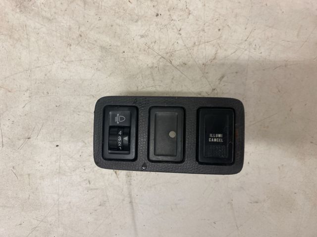 bontott SUZUKI SWIFT III Fényszórómagasság Állító Kapcsoló