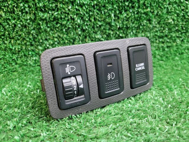 bontott SUZUKI SWIFT III Fényszórómagasság Állító Kapcsoló