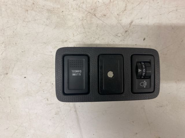 bontott SUZUKI SWIFT III Fényszórómagasság Állító Kapcsoló