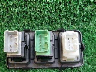 bontott SUZUKI SWIFT III Fényszórómagasság Állító Kapcsoló