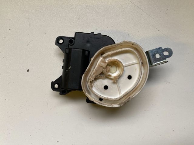 bontott SUZUKI SWIFT III Fűtés Állító Motor