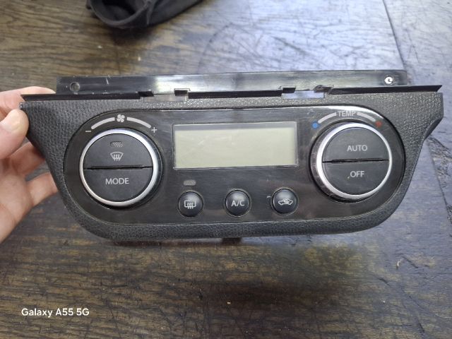 bontott SUZUKI SWIFT III Fűtéskapcsoló (digit klímás)