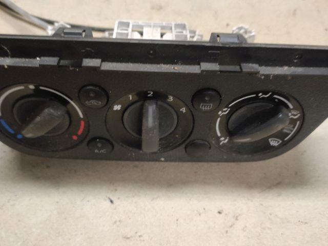 bontott SUZUKI SWIFT III Fűtéskapcsoló (manuális klímás)