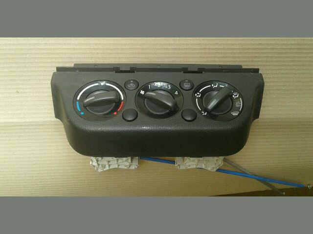 bontott SUZUKI SWIFT III Fűtéskapcsoló (Nem klímás)