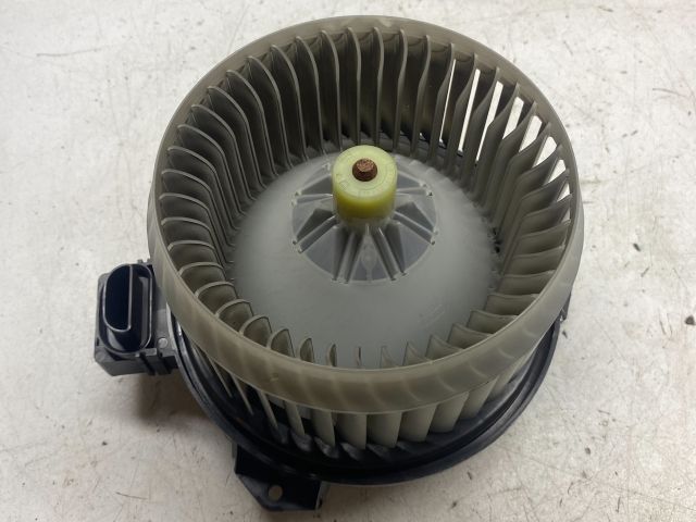 bontott SUZUKI SWIFT III Fűtőmotor (Klímás)