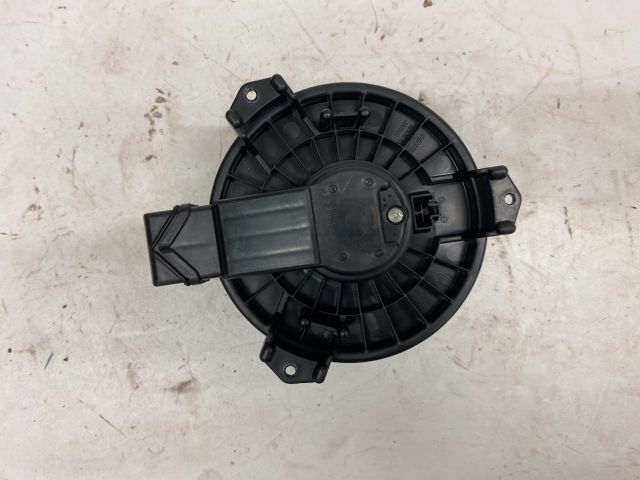 bontott SUZUKI SWIFT III Fűtőmotor (Klímás)