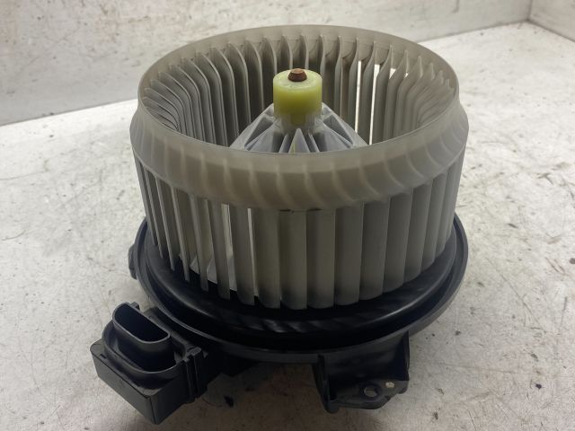 bontott SUZUKI SWIFT III Fűtőmotor (Klímás)