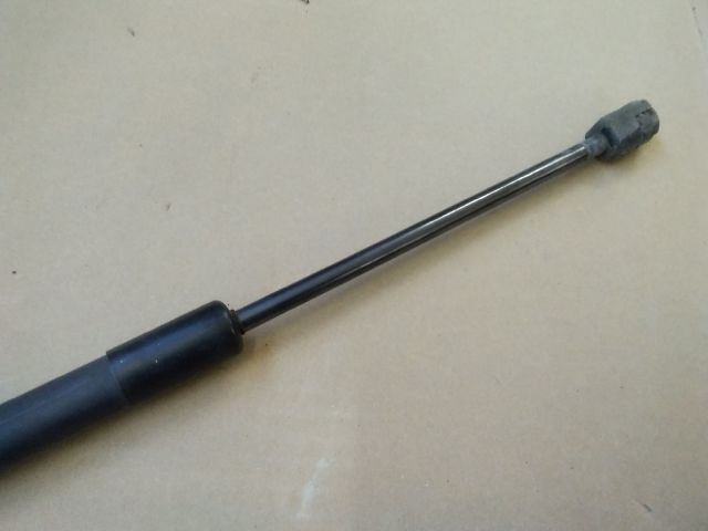 bontott SUZUKI SWIFT III Gázrugós Kitámasztó Teleszkóp Csomagtérajtó Bal