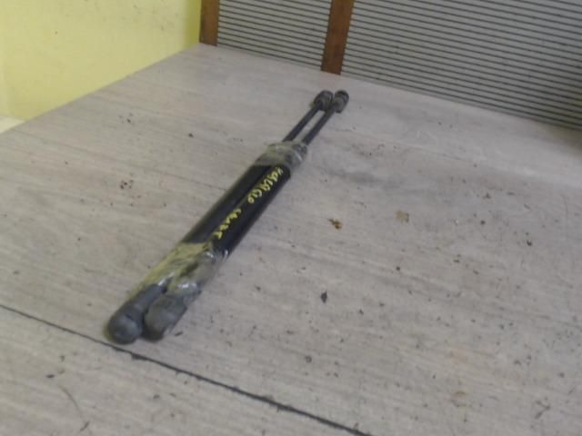 bontott SUZUKI SWIFT III Gázrugós Kitámasztó Teleszkóp Csomagtérajtó (Pozíciófüggetlen)