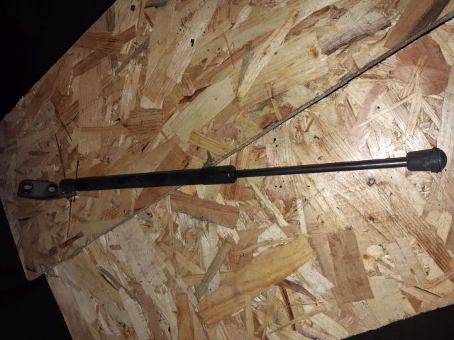 bontott SUZUKI SWIFT III Gázrugós Kitámasztó Teleszkóp Csomagtérajtó (Pozíciófüggetlen)