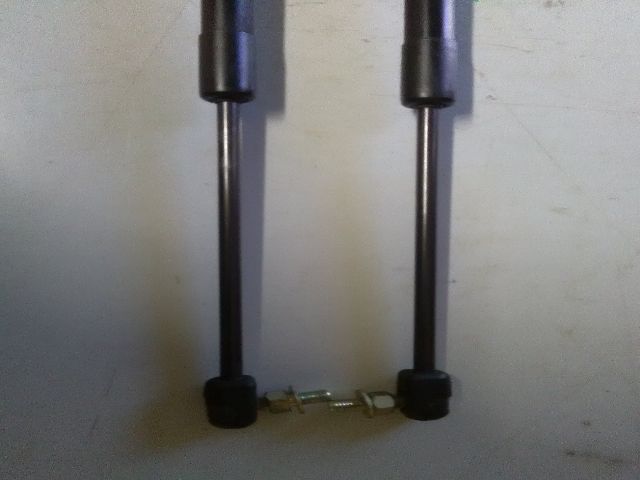 bontott SUZUKI SWIFT III Gázrugós Kitámasztó Teleszkóp Pár Csomagtérajtó