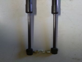 bontott SUZUKI SWIFT III Gázrugós Kitámasztó Teleszkóp Pár Csomagtérajtó