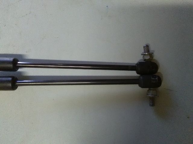 bontott SUZUKI SWIFT III Gázrugós Kitámasztó Teleszkóp Pár Csomagtérajtó