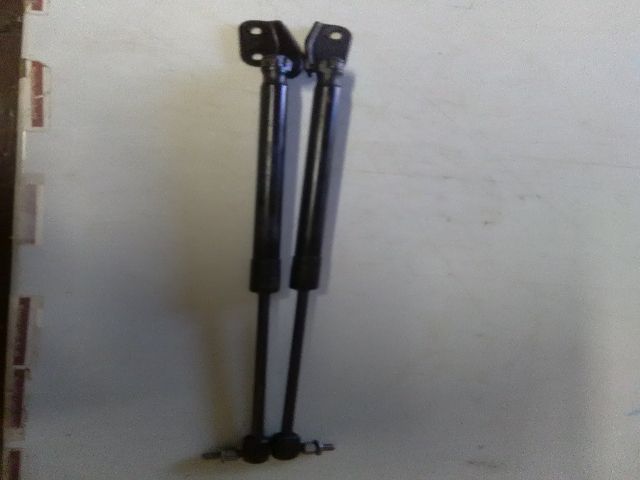 bontott SUZUKI SWIFT III Gázrugós Kitámasztó Teleszkóp Pár Csomagtérajtó