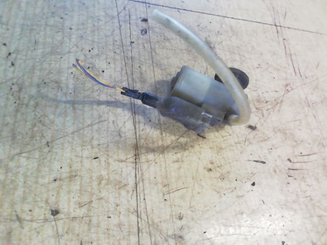 bontott SUZUKI SWIFT III Hátsó Ablakmosó Szivattyú