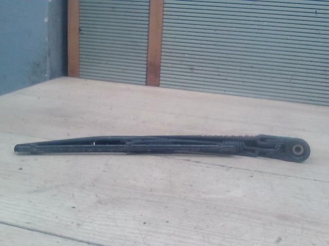 bontott SUZUKI SWIFT III Hátsó Ablaktörlő Kar