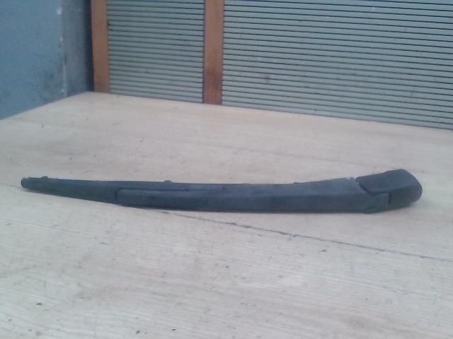 bontott SUZUKI SWIFT III Hátsó Ablaktörlő Kar