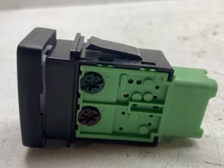 bontott SUZUKI SWIFT III Hátsó Ködzárófény Kapcsoló