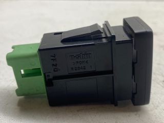 bontott SUZUKI SWIFT III Hátsó Ködzárófény Kapcsoló