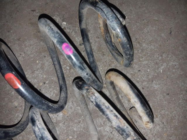 bontott SUZUKI SWIFT III Hátsó Rugó Pár