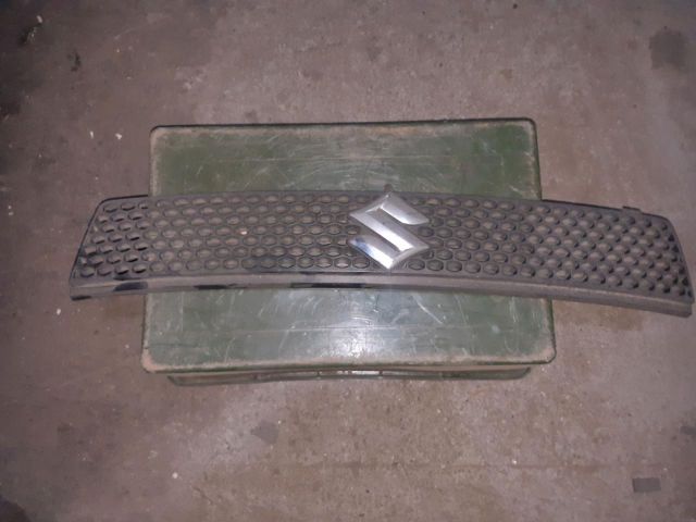 bontott SUZUKI SWIFT III Hűtőrács